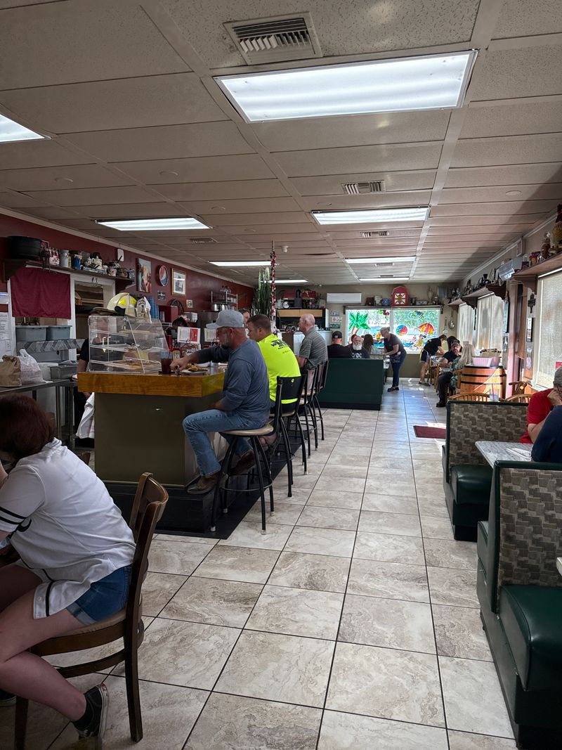 Decor, Ambiance, And Seating