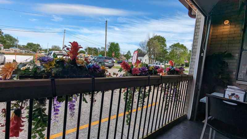 First Impressions, Decor, And Ambiance