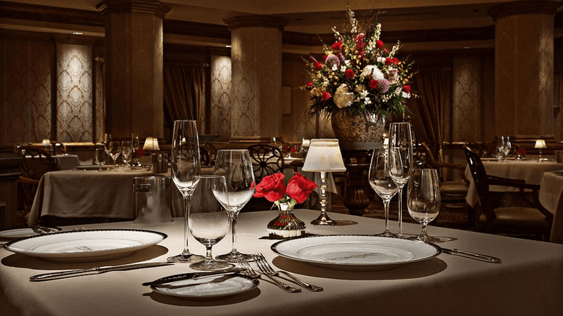 Decor, Ambiance, And Setting