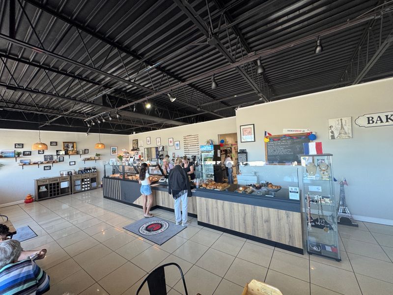 Decor, Ambiance, And Setting