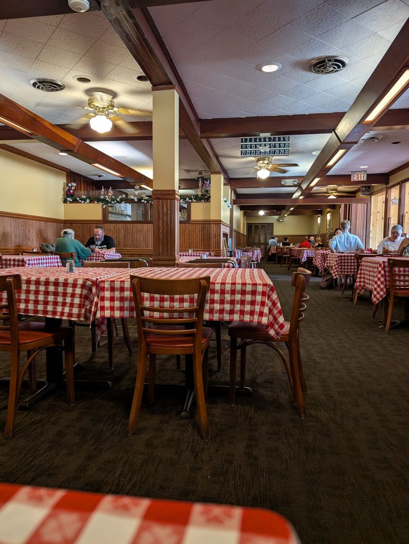 Decor, Ambiance, And Setting