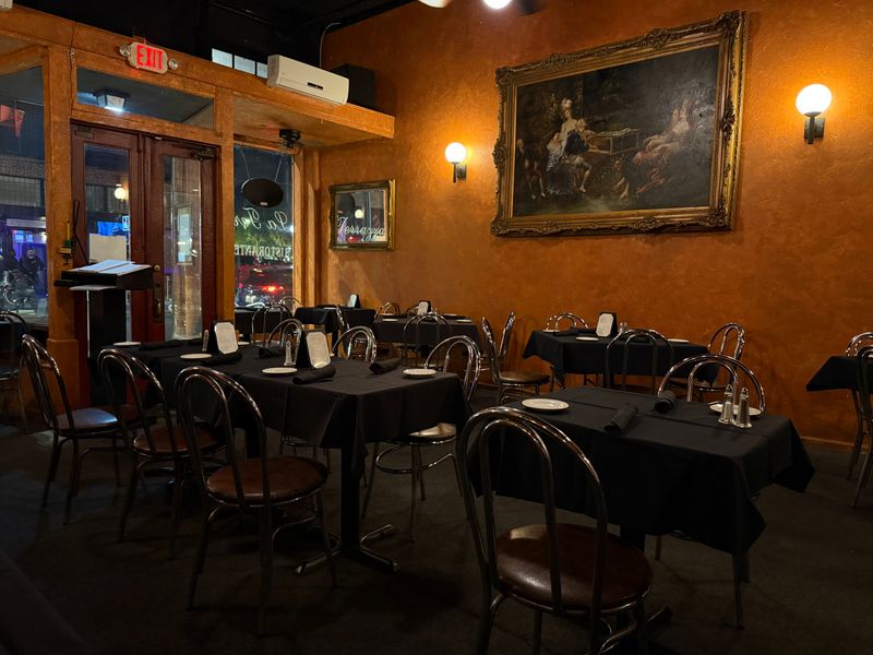 Decor, Ambiance, And Seating