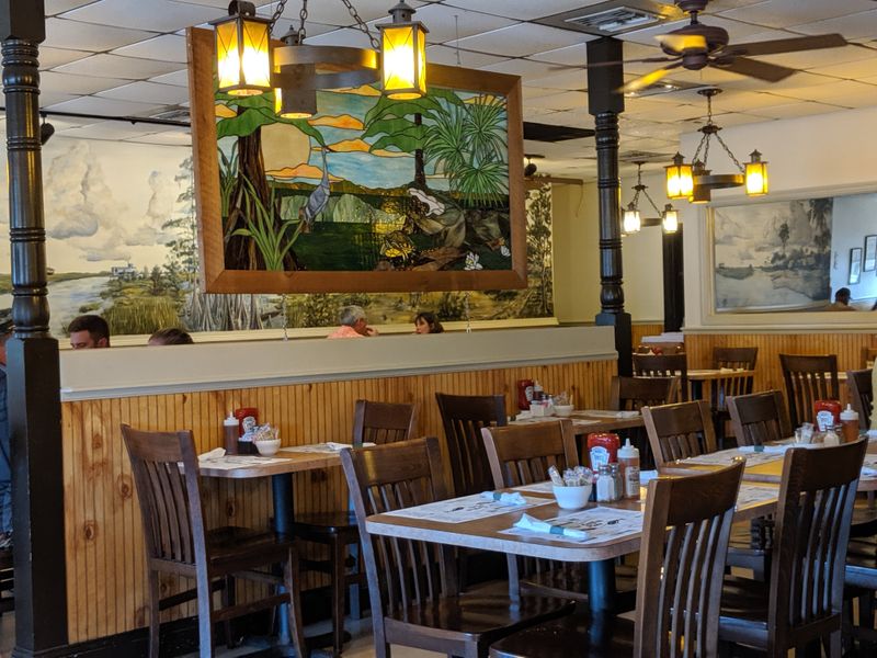 Decor, Ambiance, And Seating