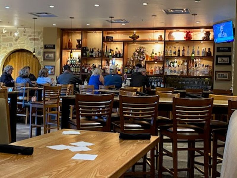 Decor, Ambiance, And First Impressions