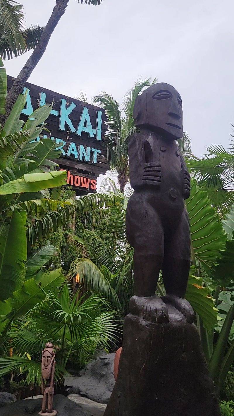 Decor, Dining Rooms, And The Tropical Garden Stroll