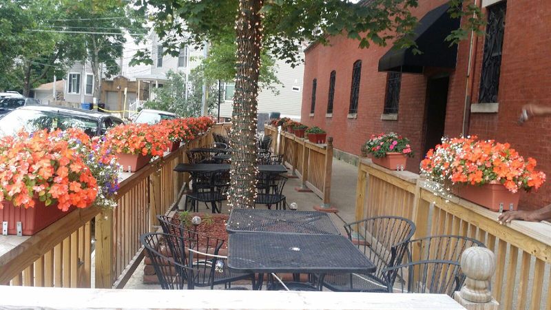 Decor, Ambiance, And That Old-School Chicago Feel