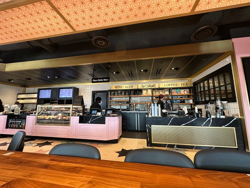 Decor, Ambiance, And Where To Sit