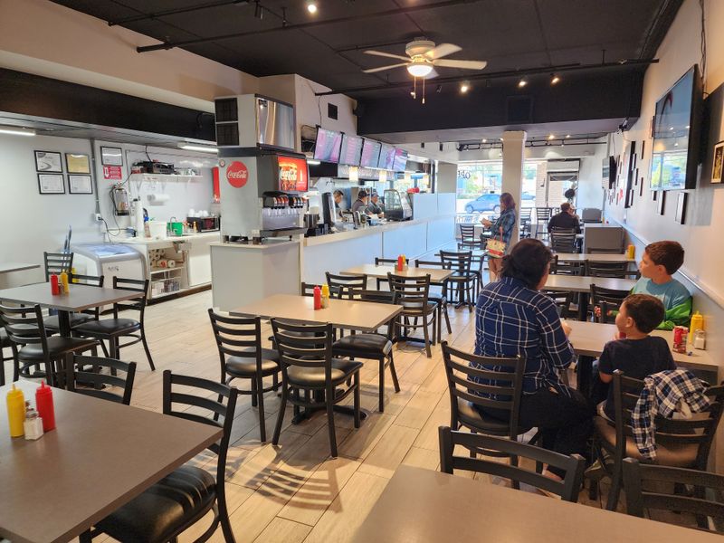 Decor, Ambiance, And Setting