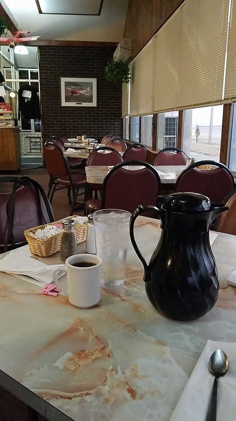 Decor, Ambiance, And Those Planes Overhead