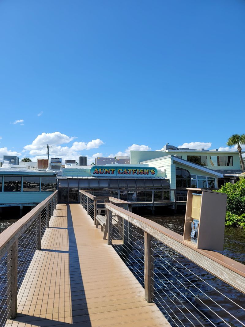 Decor, Ambiance, And River Views