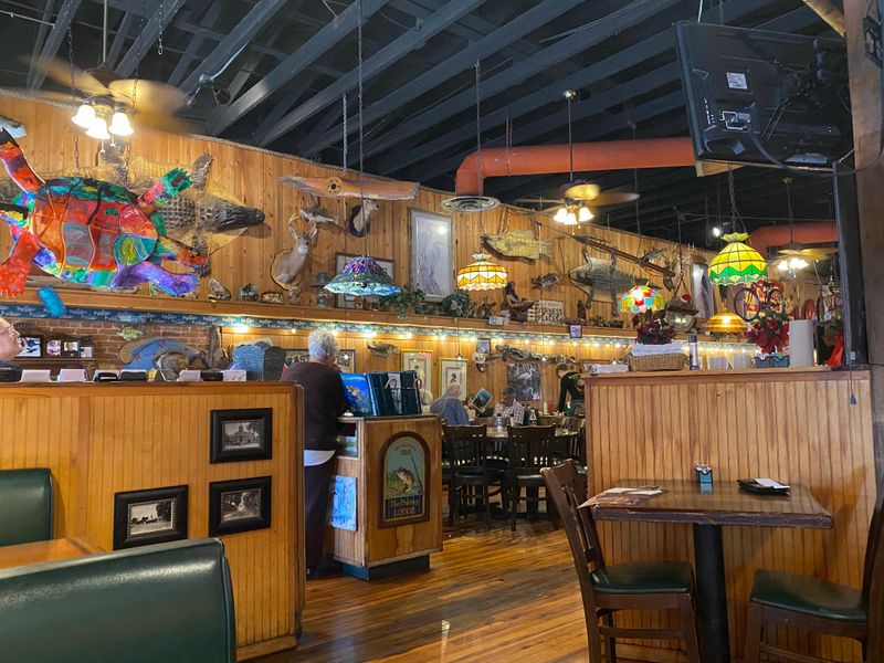 Decor, Ambiance, And Seating