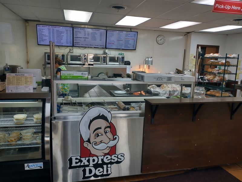 A Brook Park Deli That Earns Every Star