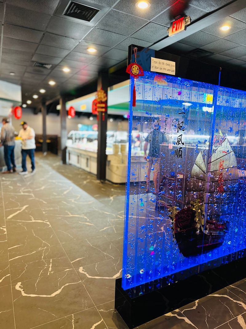 A Buffet Room That Feels Bigger Than Expected A Buffet Room That Feels Bigger Than Expected