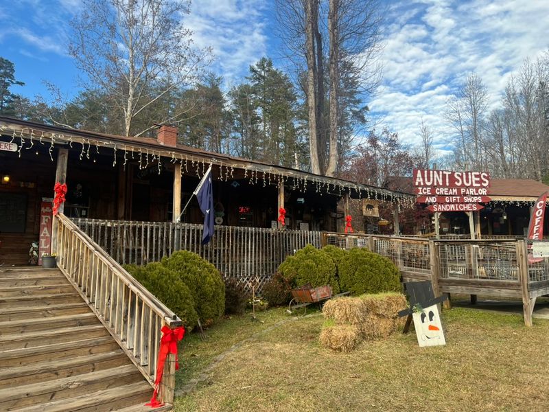 A Cabin-Style Stop Along Scenic Highway 11