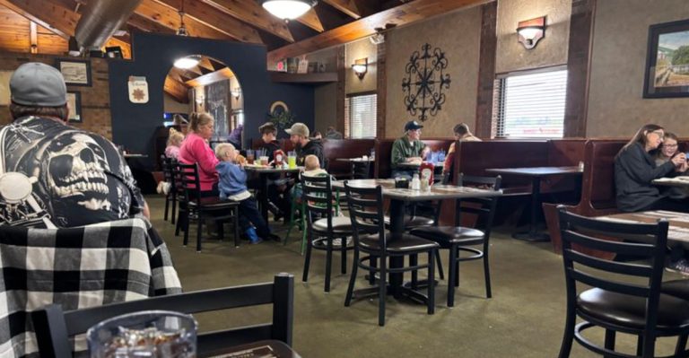 A Cafeteria-Style Spot In Pennsylvania Where Every Meal Feels Like Sunday Dinner