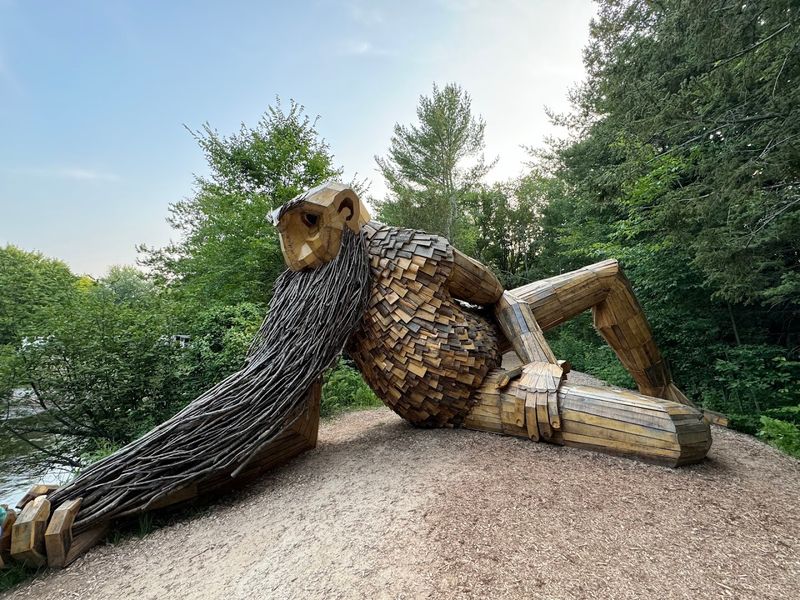 Benny The Beardfisher, A Giant Conversation Starter