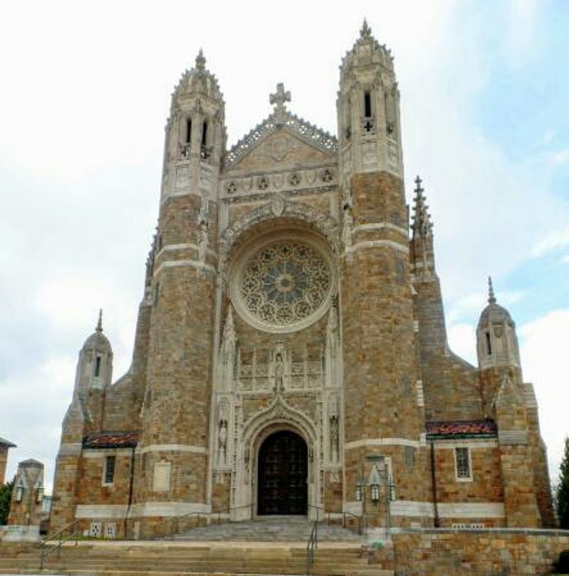 A Cathedral That Rewrites Your Expectations