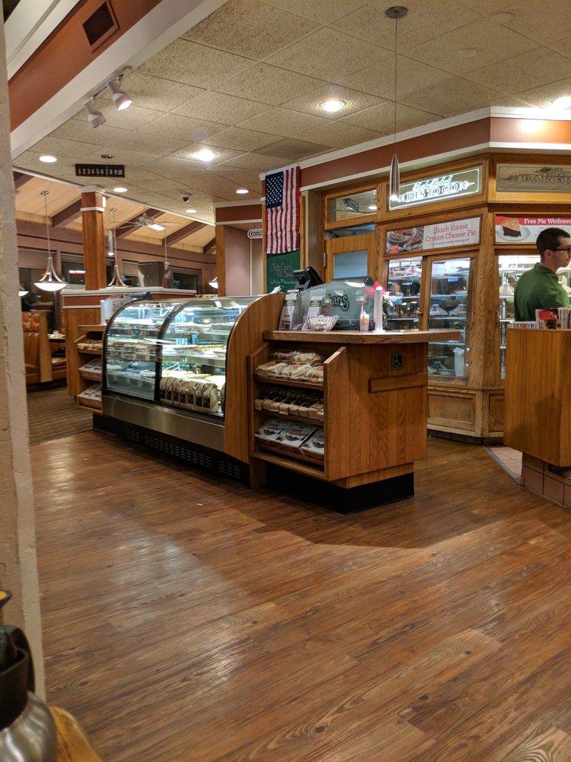 A Comfort-Food Landmark in Orchards A Comfort-Food Landmark in Orchards