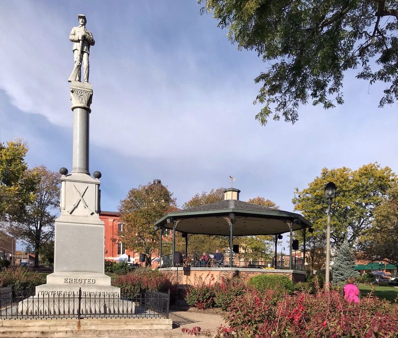 A Courthouse Square In The Heart Of McHenry County A Courthouse Square In The Heart Of McHenry County