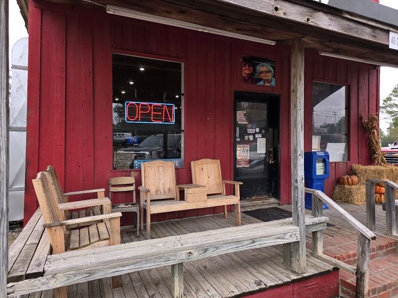 A Cozy Arkansas Stop Built for Regulars and Road-Trippers
