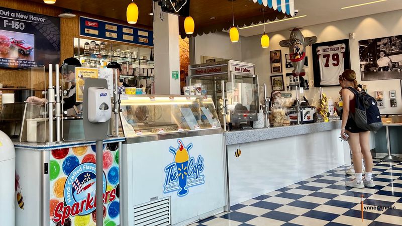 A Cozy Counter For A Downtown Treat