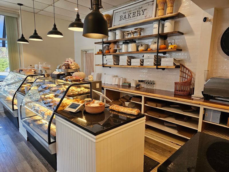 A Cozy Little Pastry Shop With Real Charm A Cozy Little Pastry Shop With Real Charm