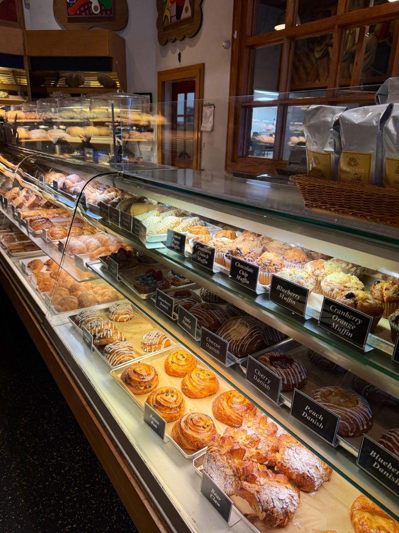 A Dessert Case You Can Watch From Your Seat