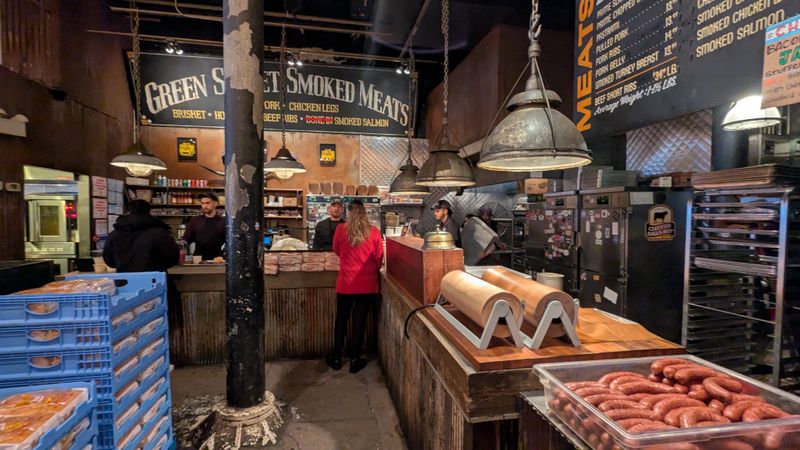 Counter Service That Keeps Things Moving