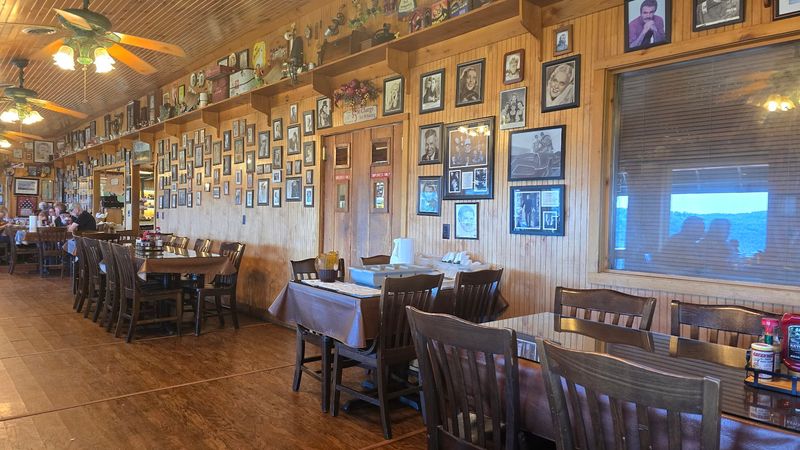 Where Rustic Elegance Meets Cozy Comfort