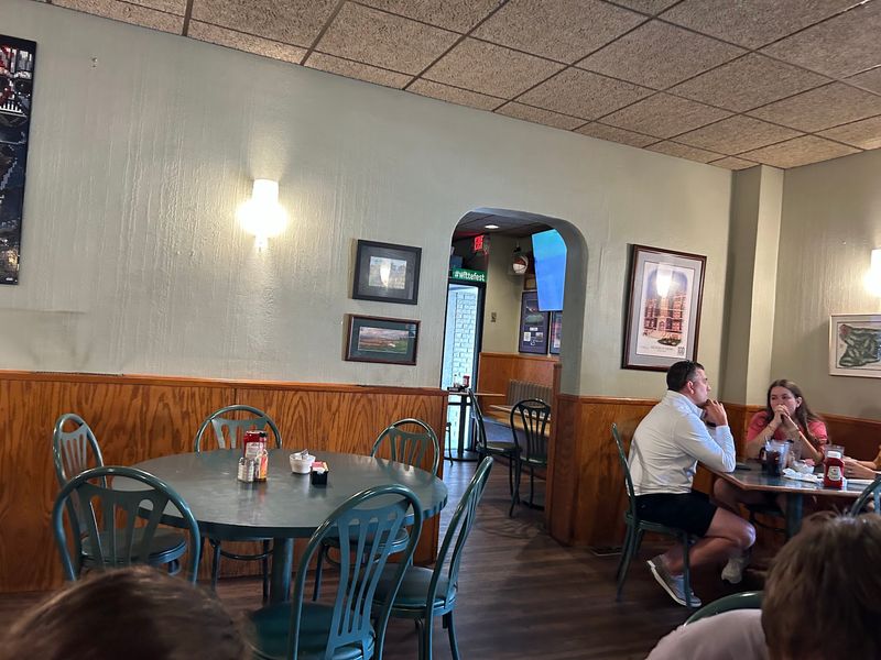A Dining Room That Feels Lived In