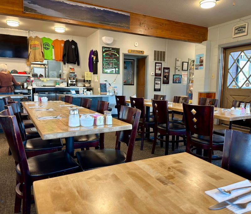 A Dining Room Where Nobody Rushes You