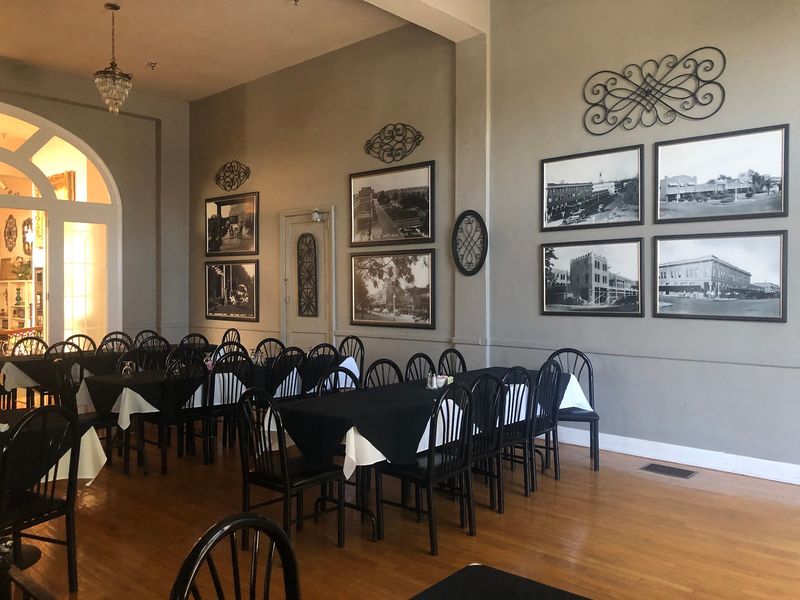 A Dining Room With Roaring Twenties Roots A Dining Room With Roaring Twenties Roots