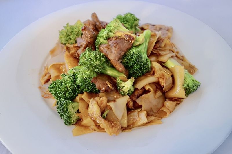 The Pad See Ew That Carries A Neighborhood