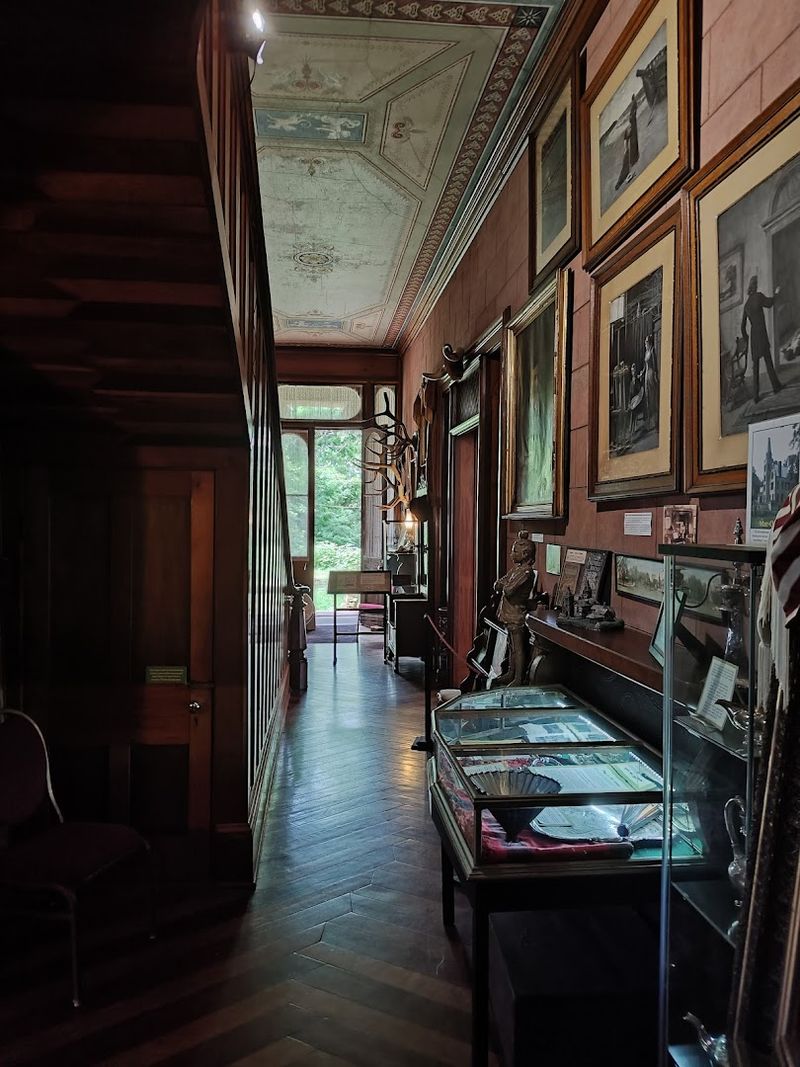 A Family History That Stretches Back Through American History A Family History That Stretches Back Through American History