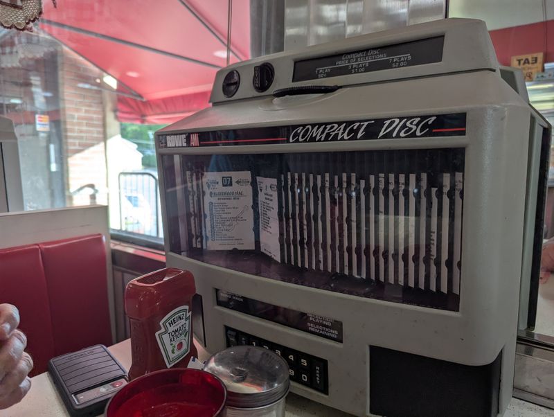 Old-School Diner Vibes With Juke Boxes at Every Booth