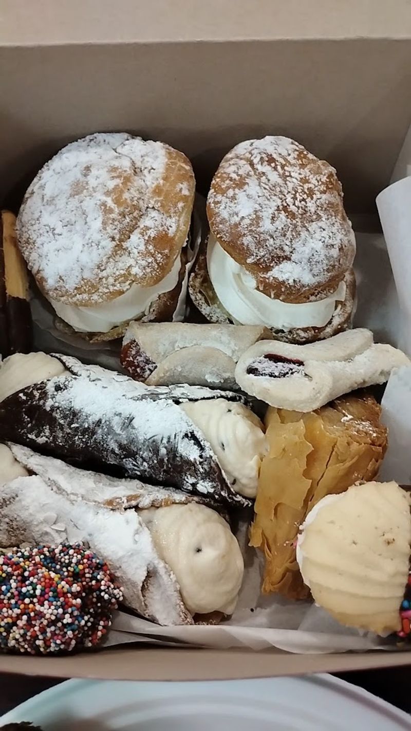 Hand-Rolled Cannoli Made The Traditional Way