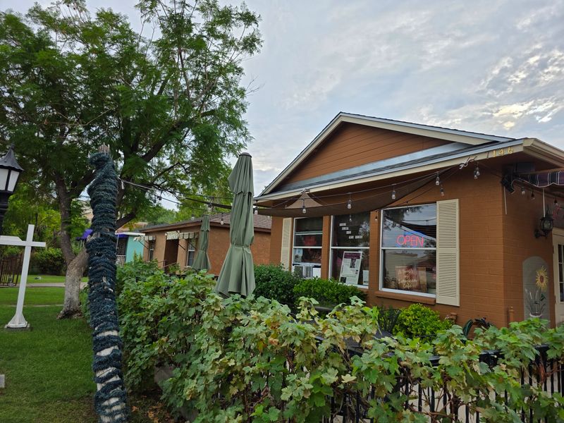 A Family-Run Polish Cottage In Downtown Glendale