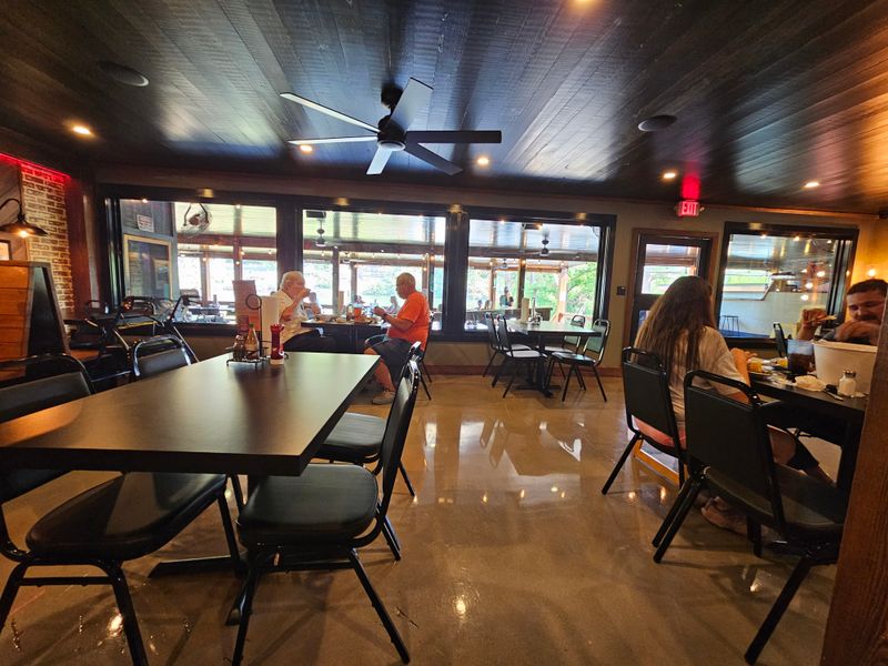 Add This Seafood Stop To Your Arkansas Dining Plans