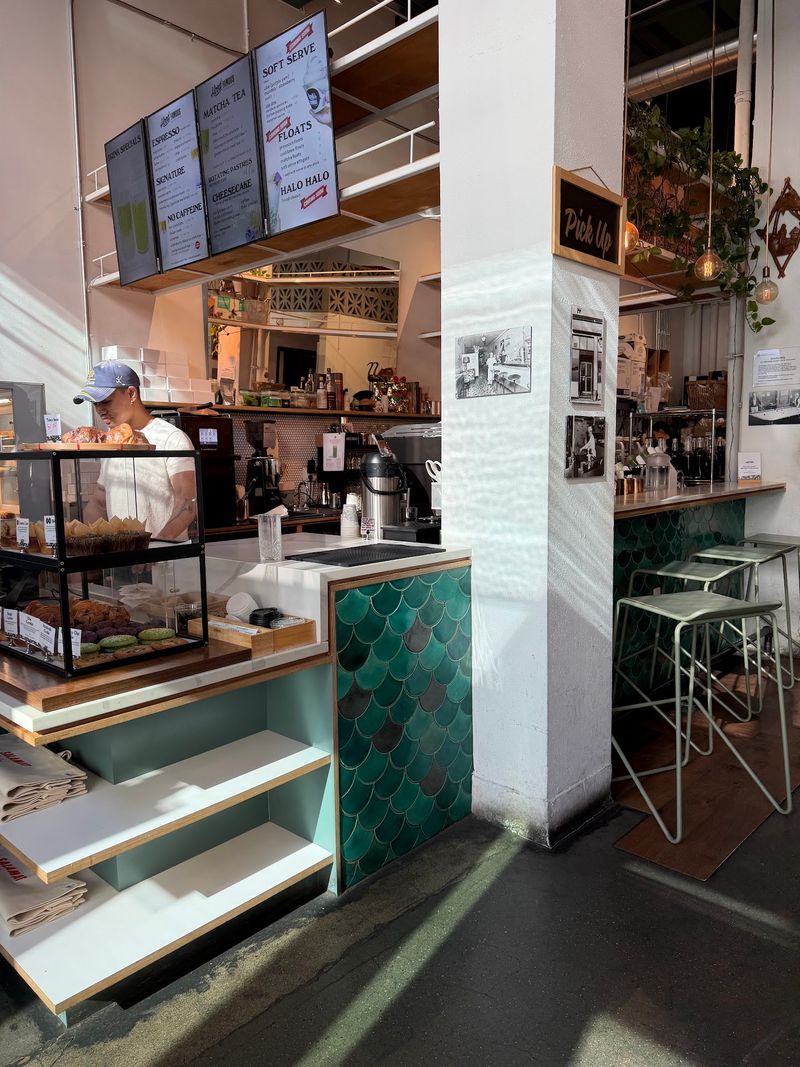 A Filipino Bakeshop Steps From the Light Rail