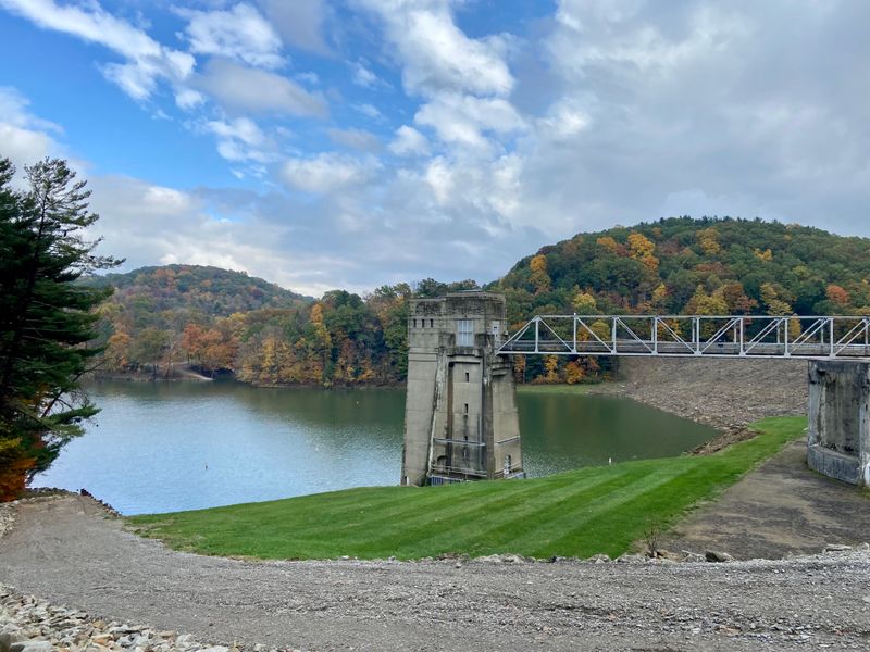 Pleasant Hill Dam and Lake