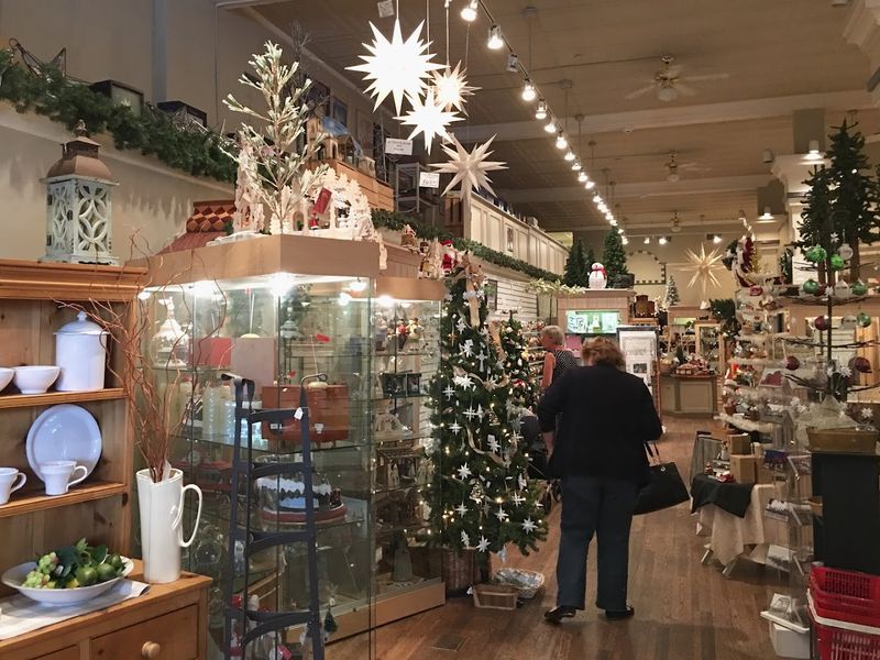 Christmas Ornaments and Holiday Decor That Draw Seasonal Crowds