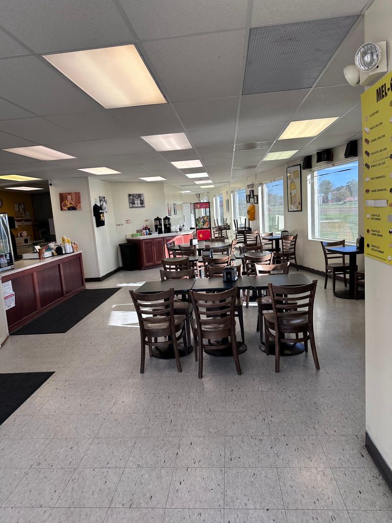 A Friendly Counter And Cozy Little Dining Room