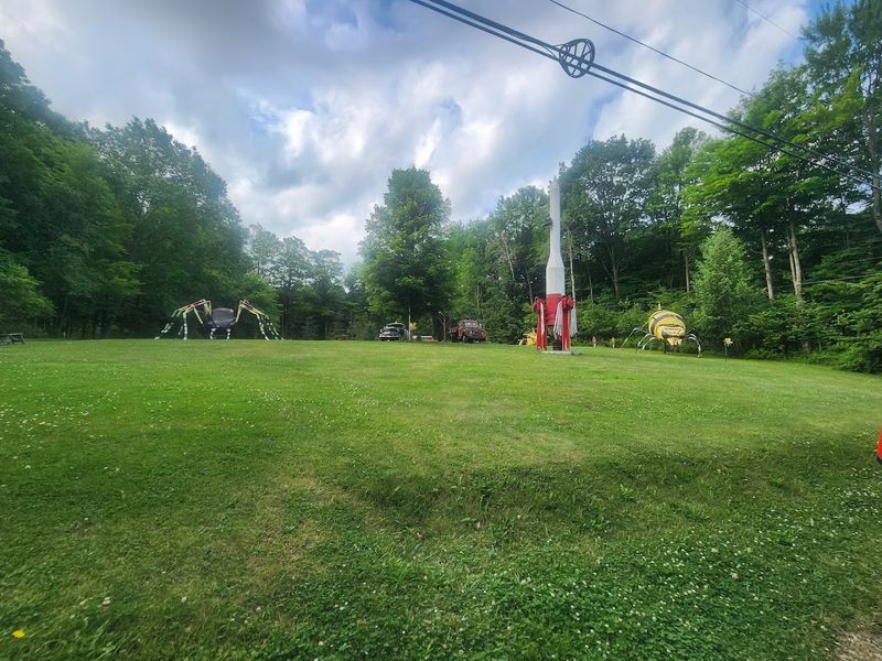 A Front Yard Turned Open-Air Gallery A Front Yard Turned Open-Air Gallery