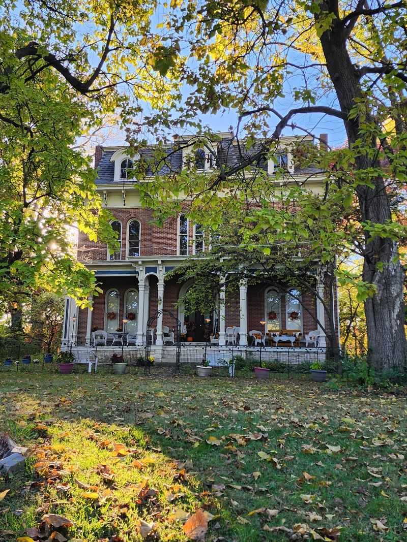 A Grand Home Watching Over The Mississippi