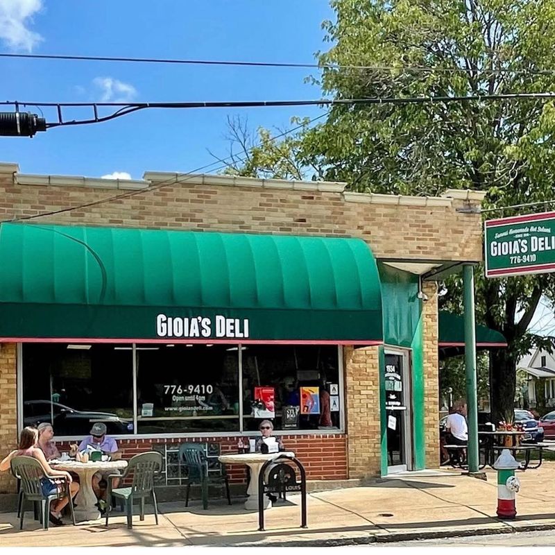 A Grocery Store With Sandwich Staying Power