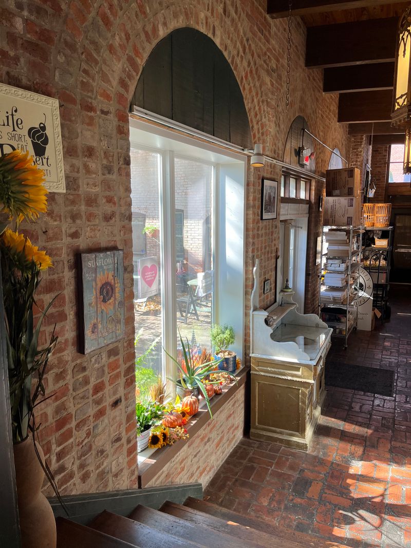 Counter Service With Warm, Attentive Care