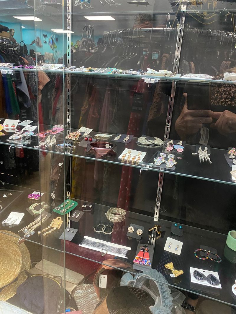 A Jewelry Case That Steals The Show A Jewelry Case That Steals The Show