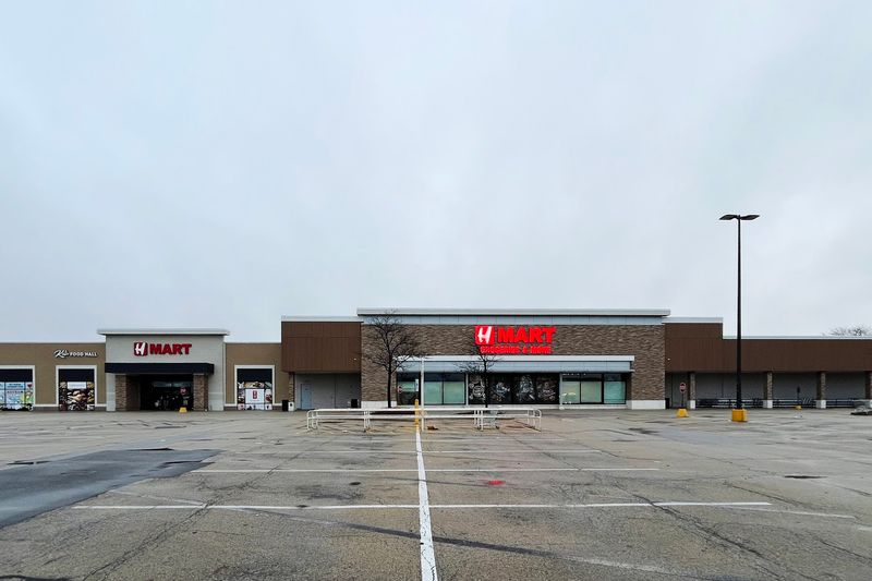 A Korean Grocery Giant Along Ogden Avenue A Korean Grocery Giant Along Ogden Avenue