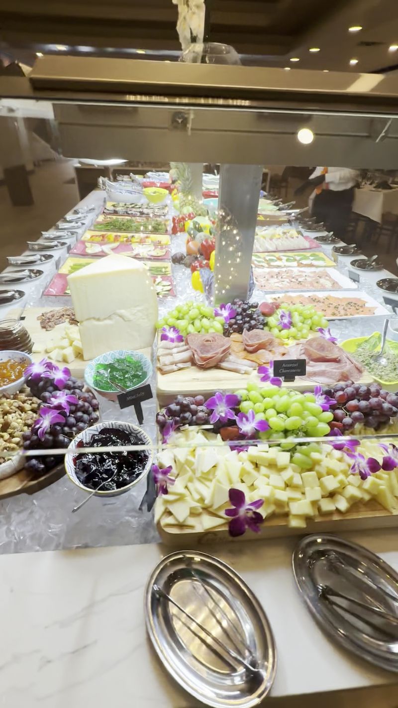 Service Style, Hospitality, And Special Occasions