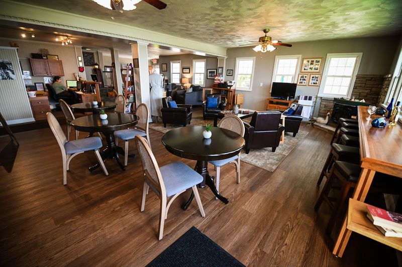 Crosswinds Grille: The Restaurant That Steals the Show